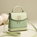 Sac à main vert menthe en cuir PU plissé avec boucle cygne et perles bijoux - Vert