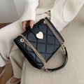 Elegante bolso de hombro acolchado negro con cierre de metal dorado en forma de corazón - 22*9*19CM / Negro