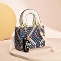 Retro-Handtasche aus Jacquard-Canvas mit geometrischem Muster und Ledergriffen - Cremeweiß