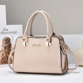 Sac à main élégant beige avec texture crocodile, détails dorés et bandoulière - Kaki