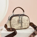 Petit sac chic crème imprimé lettres avec large bandoulière florale et breloque ours - Style XFM Clair
