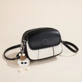 Chique zwart-witte crossbody tas met kleurblokken en een schattige pluche hanger - Zwart en Wit