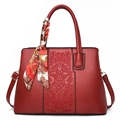 Borsa a mano in pelle rosso scuro con ricamo floreale e foulard in seta decorativo - Borgogna