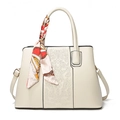 Elegante borsa crema con ricamo floreale e dettaglio di sciarpa di seta colorata - Bianco Sporco