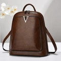 Dunkelbrauner Kunstlederrucksack mit V-Metalllogo und Tragegriff für Damen - Braun