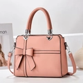 Bolso rosa para mujer con lazo, hebillas metálicas de corazón y correa ajustable - Rosa