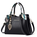 Borsa a mano in pelle nera con foulard di seta e ciondolo a foglia dorata - Nero con sciarpa verde