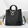 Borsa a tracolla nera vintage con motivo a nuvole e fibbia in metallo dorato - Nero