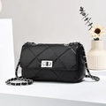 Borsa a tracolla trapuntata nera classica con catena argento e chiusura a scatto - Nero
