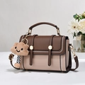Borsa a tracolla vintage bicolore con dettagli intrecciati e ciondolo di peluche - Khaki/Caffè