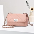 Borsa a tracolla trapuntata rosa con chiusura a rotazione e catena in metallo argento - Rosa