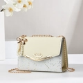 Borsa a tracolla trapuntata beige e argento glitter con chiusura a cuore e fiocco - Bianco