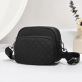 Borsa a tracolla classica in nylon nero con cuciture trapuntate e tasche con cerniera - Stile Trapuntato / Nero