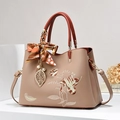 Bolso de mano caqui con bordado floral, asa superior y pañuelo decorativo - Caqui (7205)