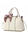 Bolso beige minimalista con textura en relieve y decoración de bufanda de seda roja - 28x13x19cm / Blanco Roto