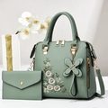 Grünes 2-teiliges Handtaschen-Set mit Blumenstickerei und Schmetterlingsanhänger - Grün