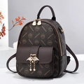 Mini zaino vintage marrone con monogramma, fibbia a uccello dorata e ciondolo di perle - caffè
