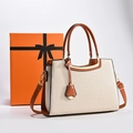 Bolso blanco grabado de cocodrilo con adornos marrones y caja de regalo - Blanco Roto