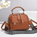 Sac bandoulière en cuir marron avec large sangle géométrique et boucle argentée - Jaune Terre