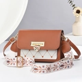 Sac bandoulière marron et blanc avec fermoir coeur et large sangle à fleurs - Jaune Terre