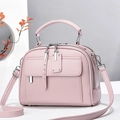 Rosafarbene mehrlagige Handtasche aus Kunstleder mit Tragegriff und Schultergurt - Einzelner Schulterriemen / Rosa