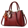 Bolso de mano para mujer en cuero granate con herrajes dorados y detalle de pañuelo floral - Vino Tinto (Con Bufanda Roja)