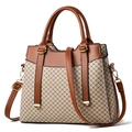 Elegante bolso beige y marrón con estampado geométrico, asa superior y bandolera - Caqui Con Patrón