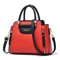 Sac à main bicolore rouge et noir avec double poignée et détails métalliques dorés - Rouge