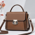 Borsa a tracolla in pelle marrone con cuciture bianche e chiusura girevole dorata chic - Giallo Terra