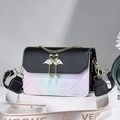 Bolso bandolera degradado rosa y morado con cierre de corazón de cisne y flores - Negro