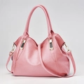 Borsa a mano in morbida pelle rosa con trama a litchi e tracolla regolabile - Rosa