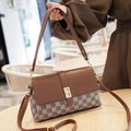Borsa a tracolla vintage monogrammata da donna con chiusura dorata e tracolla regolabile - Griglia Cachi