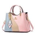 Borsa a mano tricolore rosa, marrone e blu con ciondolo a farfalla e tracolla - Rosa Patchwork