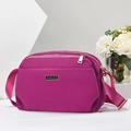 Borsa a tracolla in nylon magenta con tre cerniere e tracolla regolabile - Misura Standard / Viola