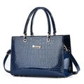 Dunkelblaue Kroko-Handtasche aus Lackleder mit Glanzeffekt und abnehmbarem Schultergurt - Blau