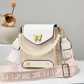 Sac bandoulière crème chic avec fermoir papillon doré et poignée en perles - Blanc