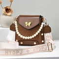 Petit sac à bandoulière marron effet crocodile avec fermoir papillon doré chic - Marron