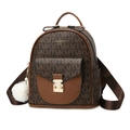 Sac à dos femme marron avec monogramme, boucle dorée et porte-clés en peluche - Petit / café