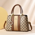 Sac Boston avec panneaux contrastés, imprimé étoile et breloque pour femme - Kaki et or