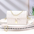 Bolso bandolera acolchado blanco con correas dobles y elegante cadena dorada - Blanco