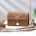 Bolso bandolera marrón acolchado con cadena dorada y correa con estampado de corazones - Marrón