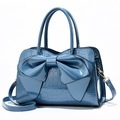 Sac à main bleu clair élégant avec motif crocodile brillant et grand nœud décor - Bleu