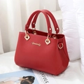 Elegante borsa da sposa in pelle rossa con dettagli dorati per matrimoni e feste - Borgogna
