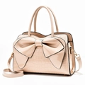 Sac à main beige élégant en cuir verni façon crocodile avec un grand nœud - Kaki