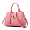 Pink minimalist tote bag with tassel pendant and crossbody strap in pebble leather - Pink