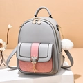 Sac à dos femme rose et gris en cuir avec pendentif dessin animé et pompon en peluche - Gris