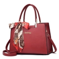 Dunkelrote Damen-Handtasche mit Litschi-Struktur und dekorativem Seidenschal - Rot (Mit Seidenschal)
