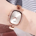 Montre élégante pour femme en or rose avec lunette sertie de cristaux et cadran à rayons - Café Clair