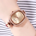 Montre vintage élégante en or rose pour femme avec lunette strass et bracelet cuir - Bracelet Rouge Boîtier Or Rose