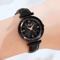 Montre à quartz GEDI noire avec bracelet cuir et lunette facettée or rose au poignet - Noir Nuit